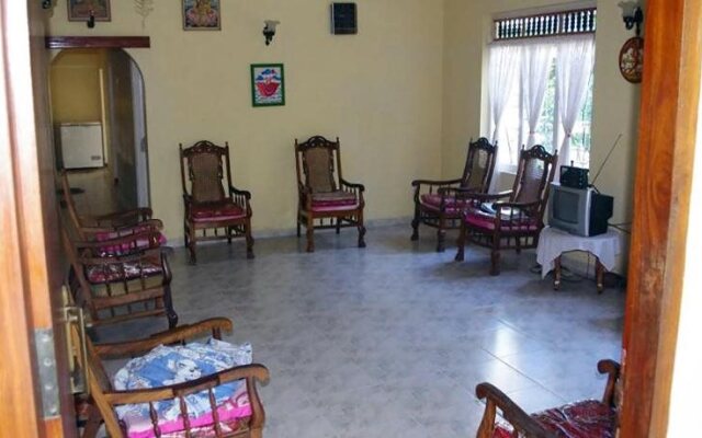 Dimuthu Tour Inn