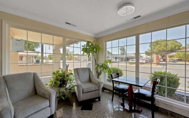 Econo Lodge Woodland near I-5