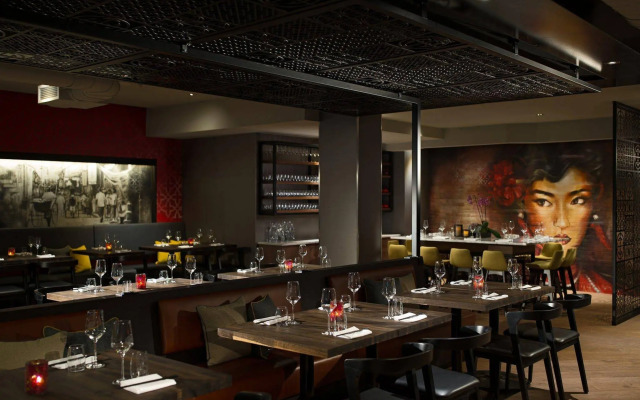 Renaissance Montreal Downtown Hotel