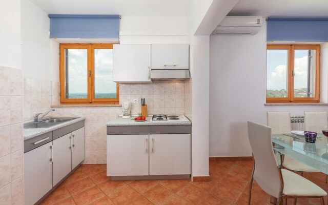 Amazing Home in Labin with WiFi, 7 Bedrooms & Hot Tub