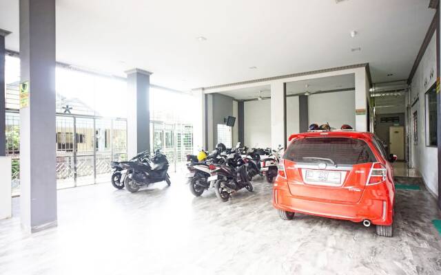 OYO 93355 Maestro Home Syariah