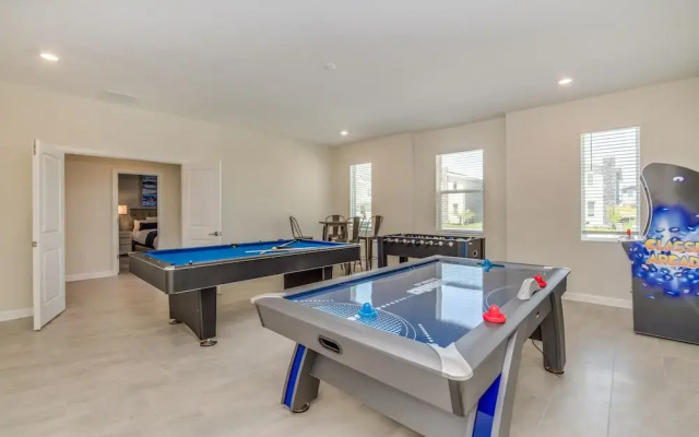 Storey Lake 9 BR Villa with Game Room