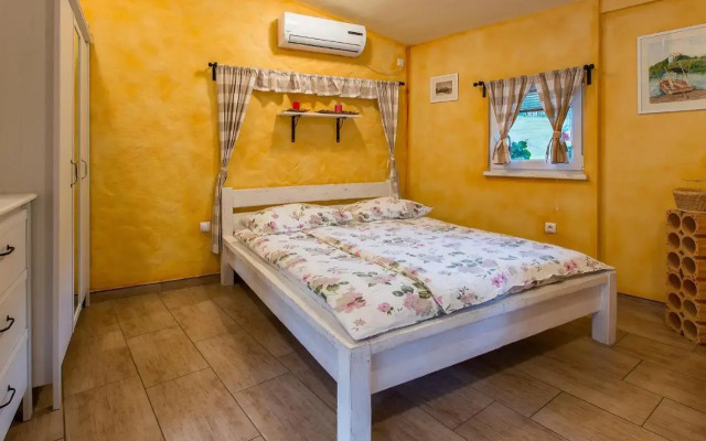 House Gabrijel (room by a stream)