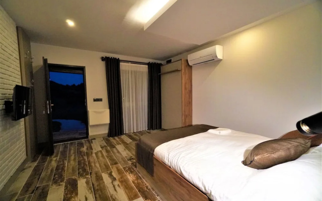 Milyos Hotel