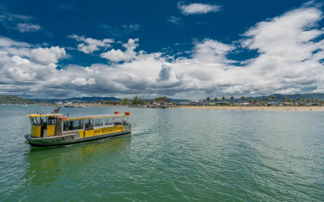 Sun Seeker Bach - Ferry Landing Holiday Home