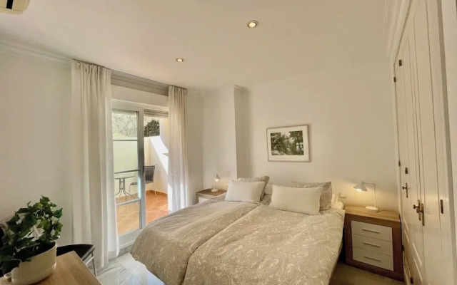 2-bed Apartment - Sea View - 10m From Puerto Banus