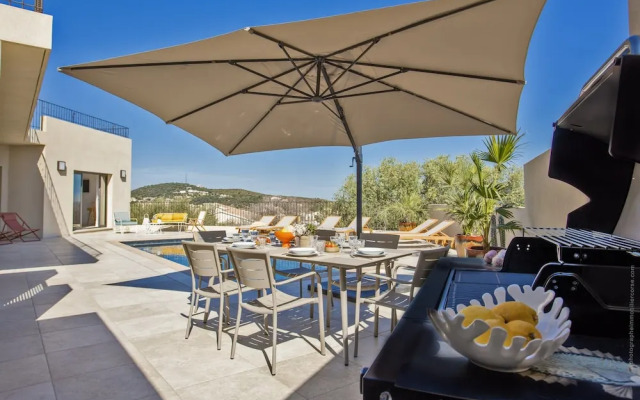Superb Villa With Pool and sea View