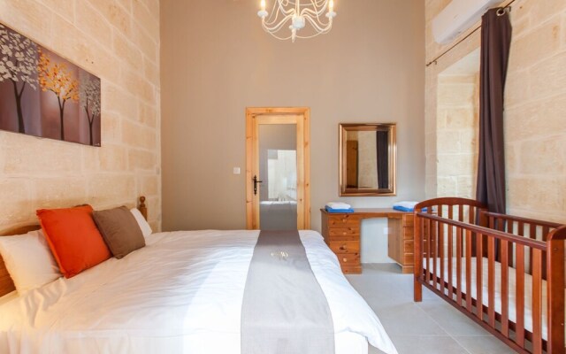 Naduri, Beautiful Gozitan Villa + Pool