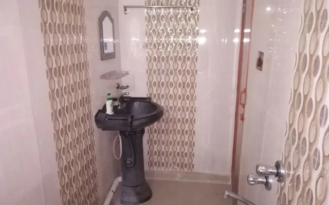 Royal Guest House & Service Apartment