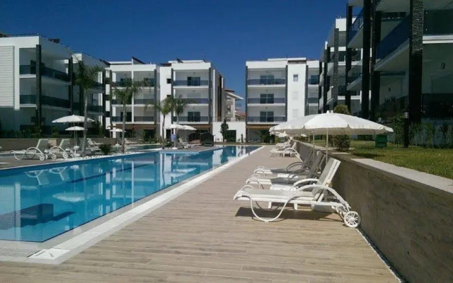 Side Felicia Residence