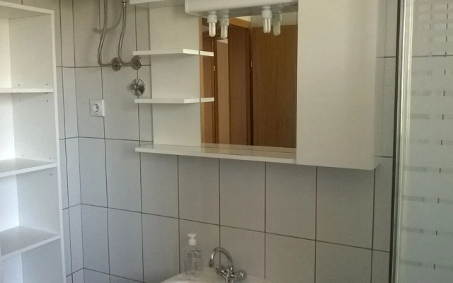 Markle - Swimming Pool and Sunbeds - A4