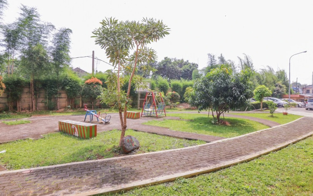 OYO 744 Cibubur Village Apartment