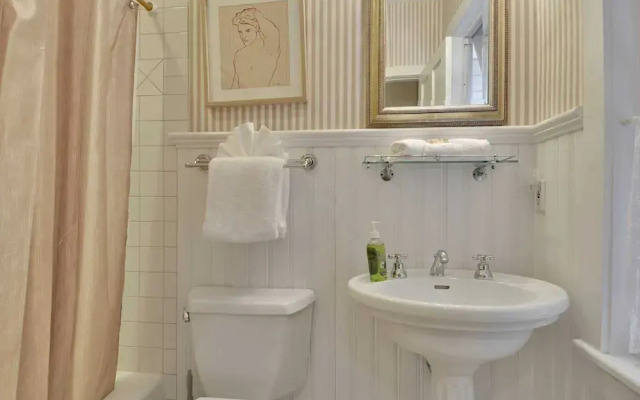 Amelia Home by Avantstay In Historic Old Town w/ Pool