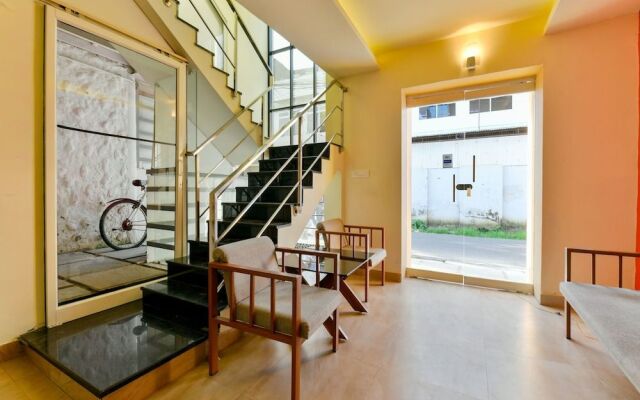Oyo 17072 Meridian Regency