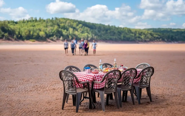 Tidal Bore Rafting Resort