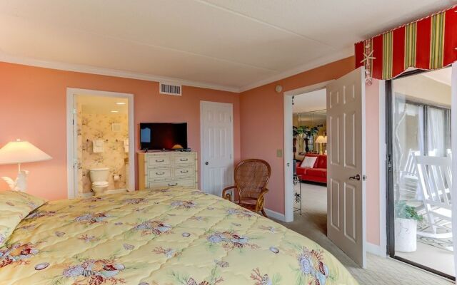 Tastefully Decorated Condo with Scenic Beach Views by RedAwning