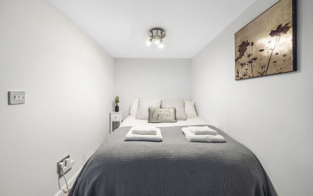 Modern Flat in Paddington