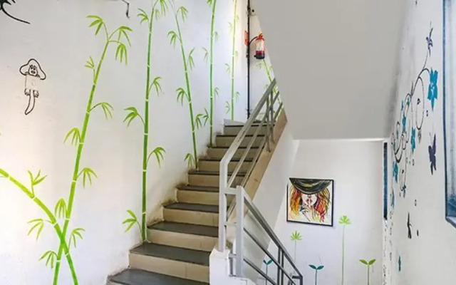 Fabhotel The Guest House
