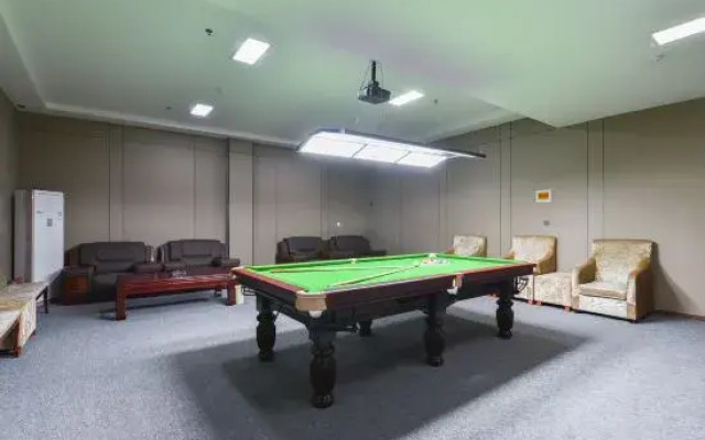 Seven o'clock Sunshine E-sports Hotel (Hebi Xinghe Street Yulong Shopping Center)