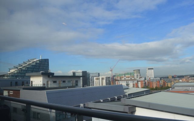 2 Bedroom Apartment With 2 Balconies in Manchester