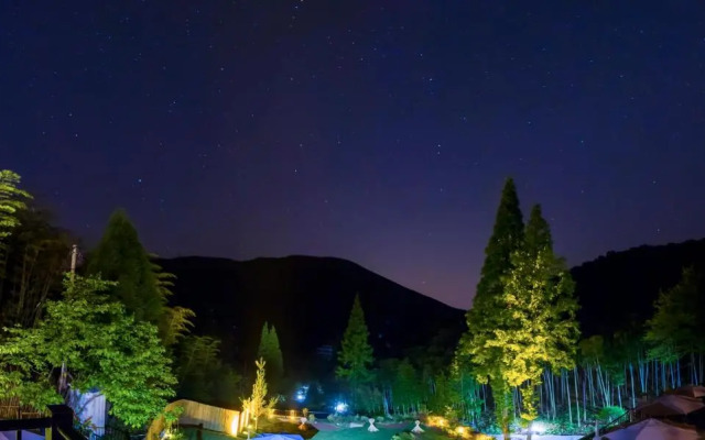 Arcadia Resorts
