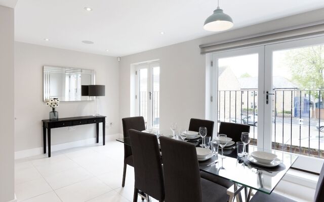 Immaculate Central Windsor Town House