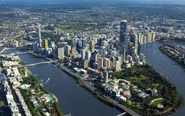 2BR Luxury Skytower CBD Pool Gym Netflix