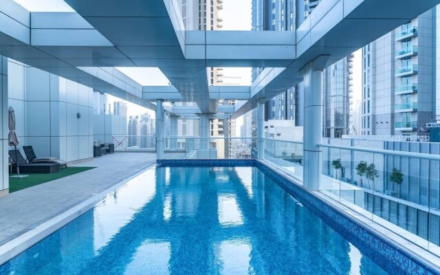 Luxurious 3BR Loft W/ Study In Downtown Dubai