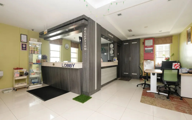 OYO 44023 Mehram Hotel