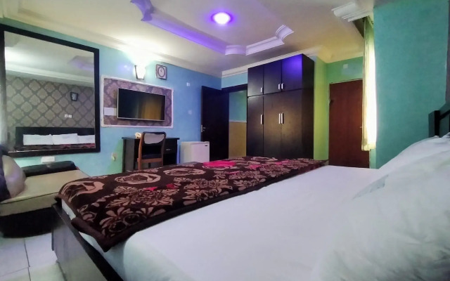 Orient Hotel & Plaza