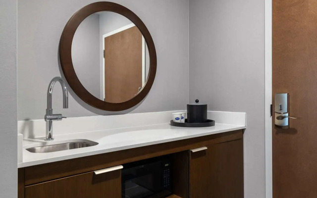 Hampton Inn & Suites by Hilton Orangeville, ON
