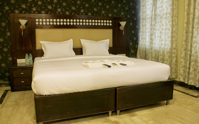 OYO 10437 Hotel Hibiscus INN
