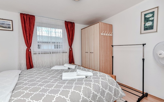 Apartments Ladika