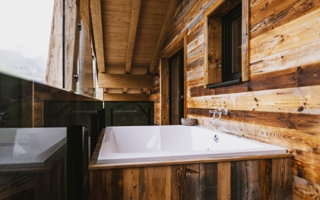 GLEMM by AvenidA Superior Hotel & Residences