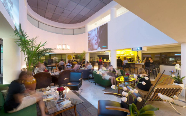 Lily & Bloom Hotel