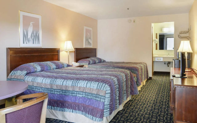 OYO Woodland Hotel and Suites