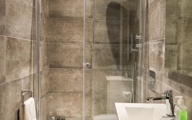 Spacious 3 Bedroom Flat in Marchmont