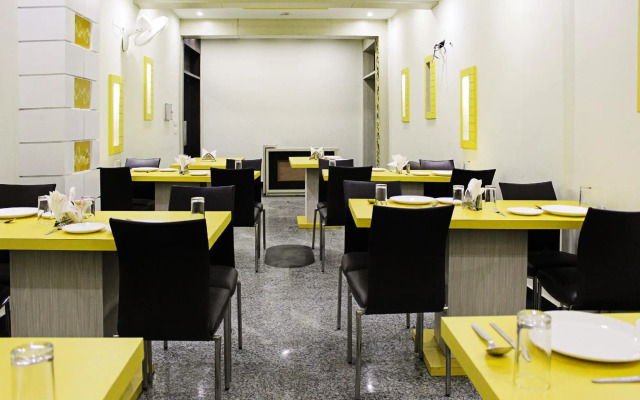 OYO 23595 Hotel Tajway Inn