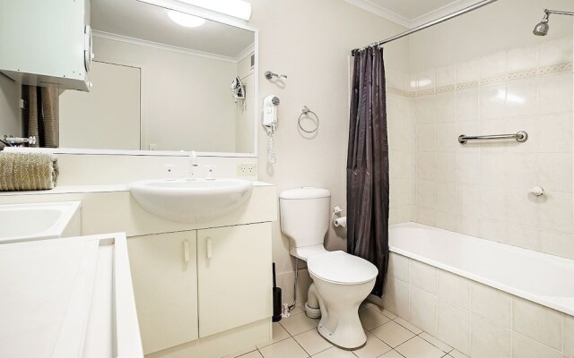 Horizons 216 - Lake Jindabyne Waterfront