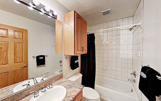 4501 Vail - 5 Br Duplex