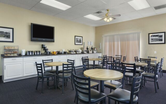 Days Inn by Wyndham Williams