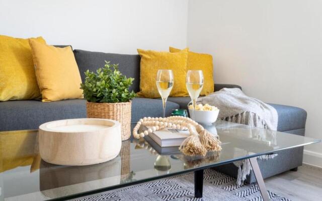 The White House Flat by Select SA