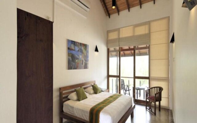 Hotel Athgira
