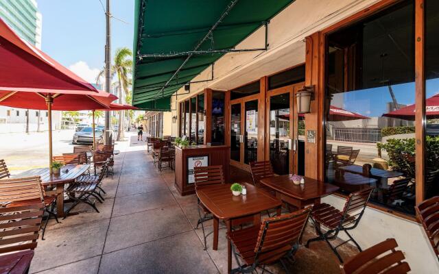 Norman's Hotel and Dining