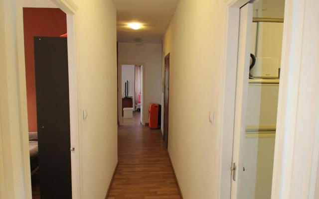 4 BEDROOMS -SENECA Center Apartment