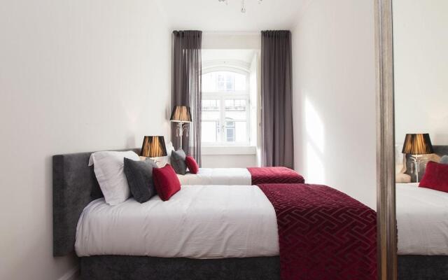 ALTIDO Elegant 3BR Apt w/terrace in Baixa, 3mins to Lisbon Cathedral