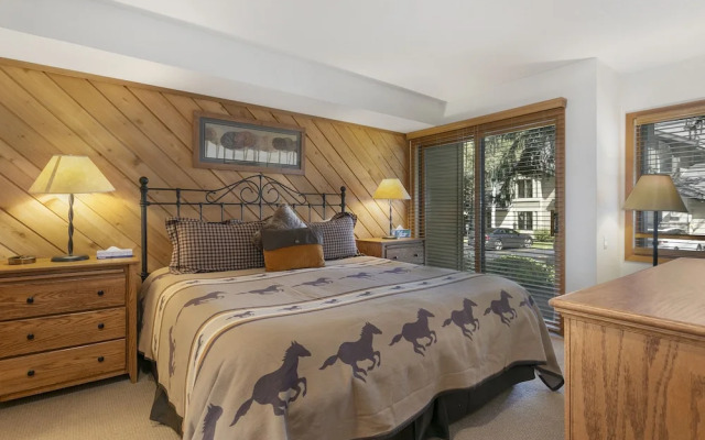 188 Ridgepoint 3 Bedroom Townhouse by RedAwning