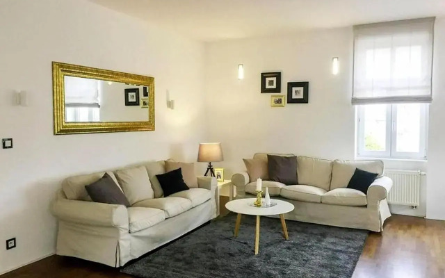 Luxusný 118m2 Apartmán s Krbom v Centre Nitry