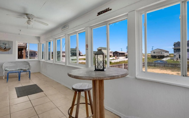 4122 - Blue White Haven