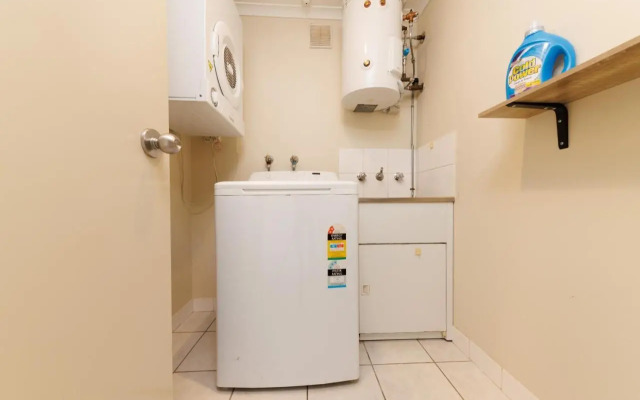 Charming CBD Apt 3bd 2bth - walk to Waterfront